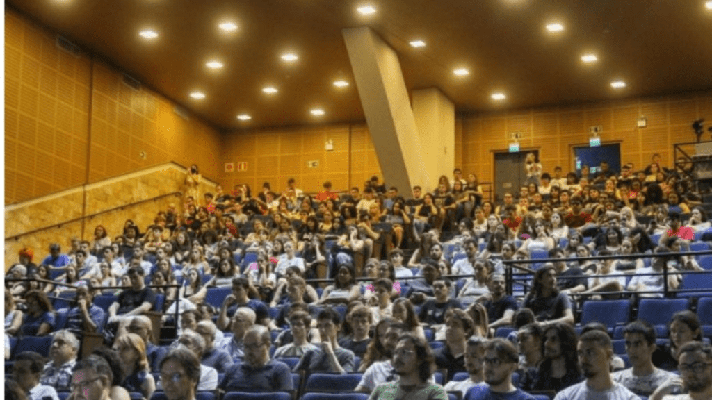 Aprovado em votação, novo calendário acadêmico da UFSM para término de ano letivo 1 Centro de Convenções UFSM