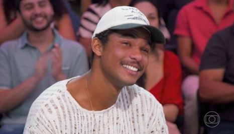 Juan Paiva se emociona ao receber homenagem no Domingão com Huck 1 Imagem2