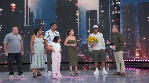 Juan Paiva se emociona ao receber homenagem no Domingão com Huck 2 Imagem3