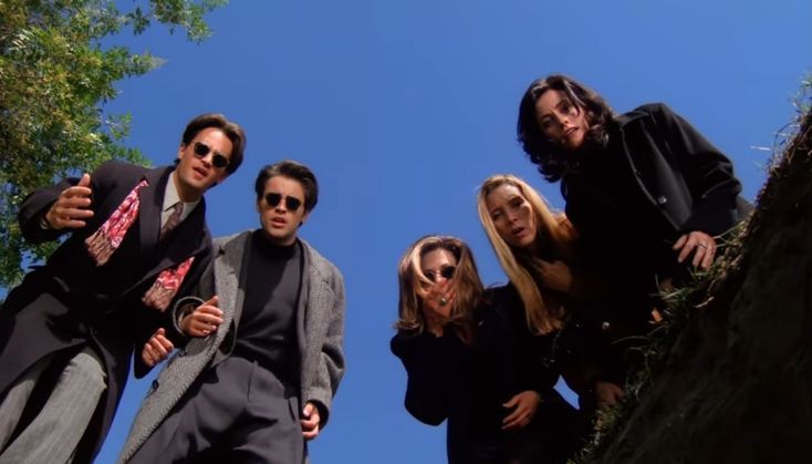 "Friends" completa 30 anos neste domingo: uma celebração de risadas, amizades e legado cultural de uma das séries mais icônicas da TV 1 Friends completa 30 anos neste domingo: Uma celebração de risadas, amizades e legado cultural de uma das séries mais icônicas da TV