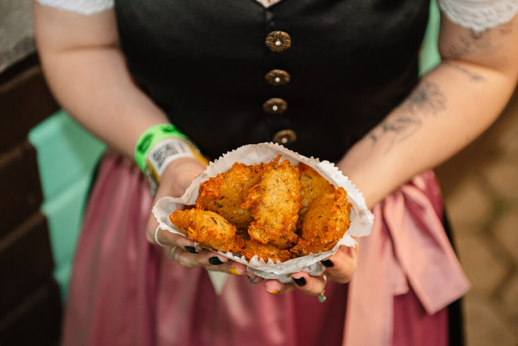 Oktoberfest Igrejinha: a maior festa comunitária do Brasil 4 Bolinho de Batata - Foto por Os Silveiras