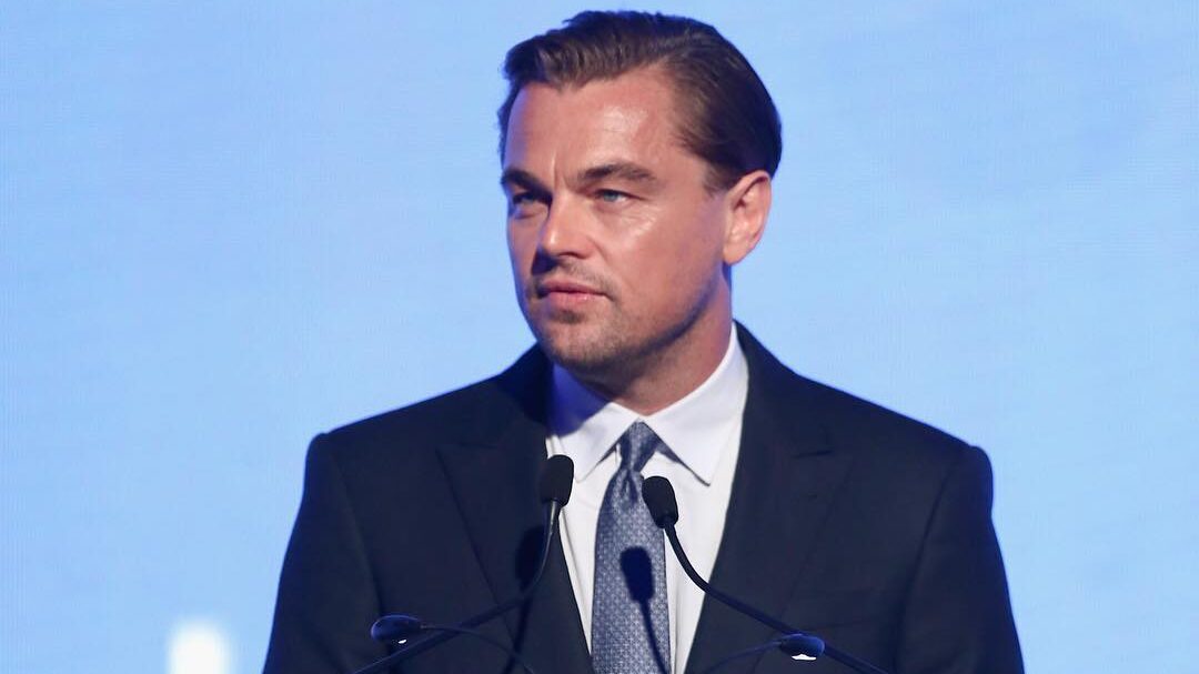 DiCaprio é visto em momento romântico com namorada de 26 anos 2 di caprio 1 edited