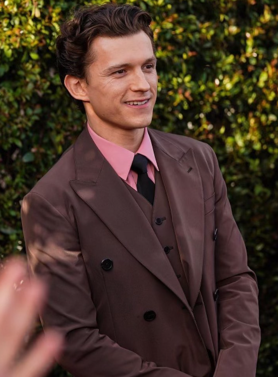 Tom Holland revela que sabia do retorno de Robert Downey Jr em ''Vingadores'' 1 Tom Holland
