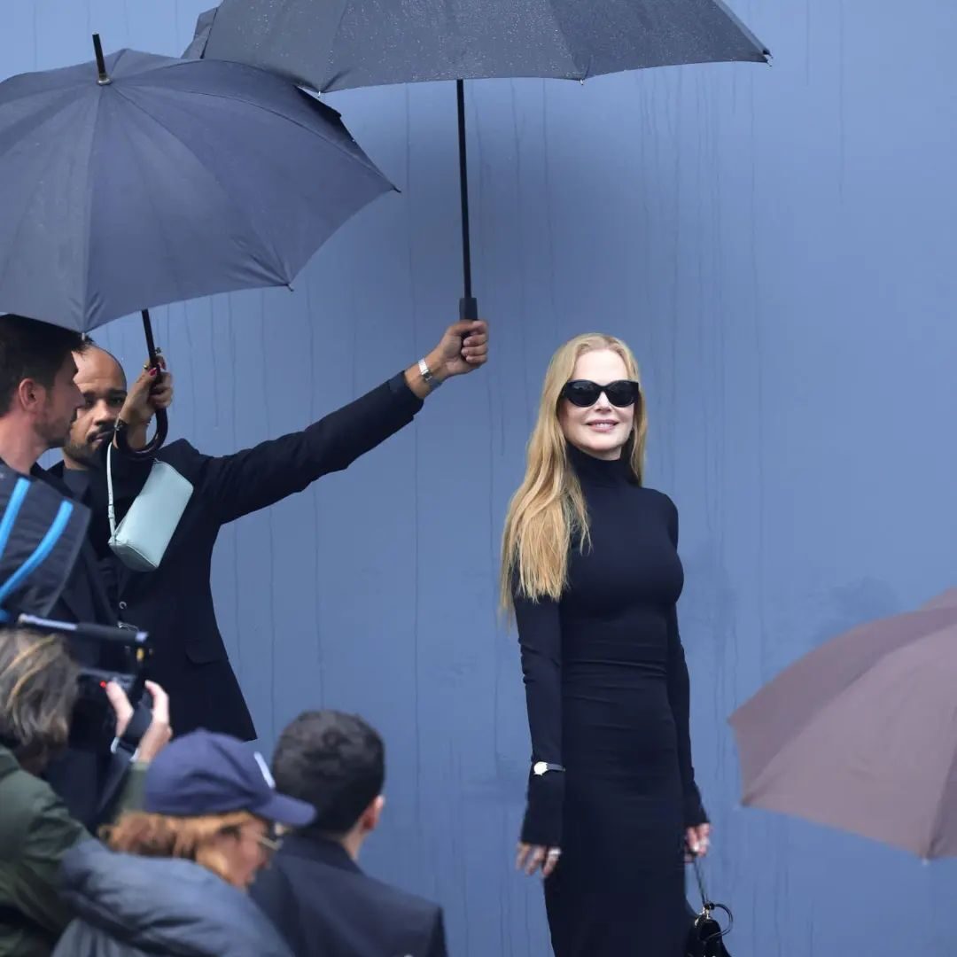 Nicole Kidman eleva look Balenciaga com relógio de ouro 2 nk2 edited