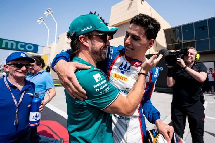 Gabriel Bortoleto e sua trajetória até a Fórmula 1 3 Gabriel Bortoleto com Fernando Alonso