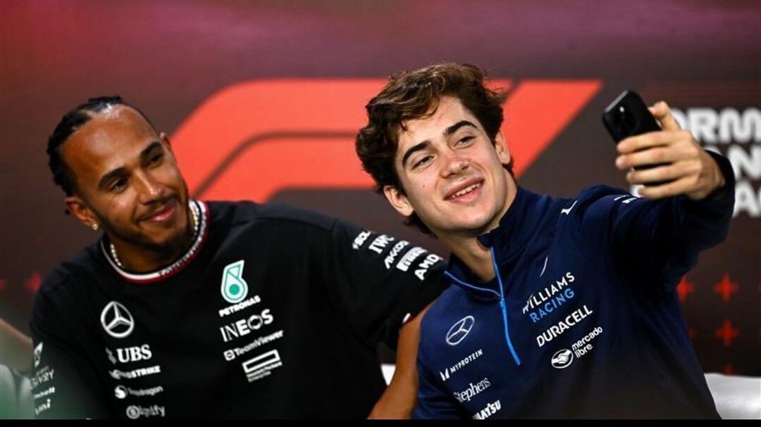 Franco Colapinto e seu destino na F1: Red Bull X Alpine 2 Franco Colapinto ao lado de Lewis Hamilton