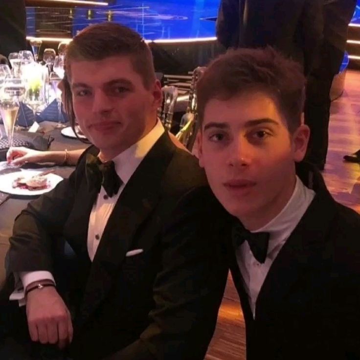 F1: Franco Colapinto na mira da Red Bull, mas ex-piloto diz que é muito cedo pra estar ao lado de Max Verstappen 2 O jovem Max Verstappen ao lado do mais jovem ainda, Franco Colapinto