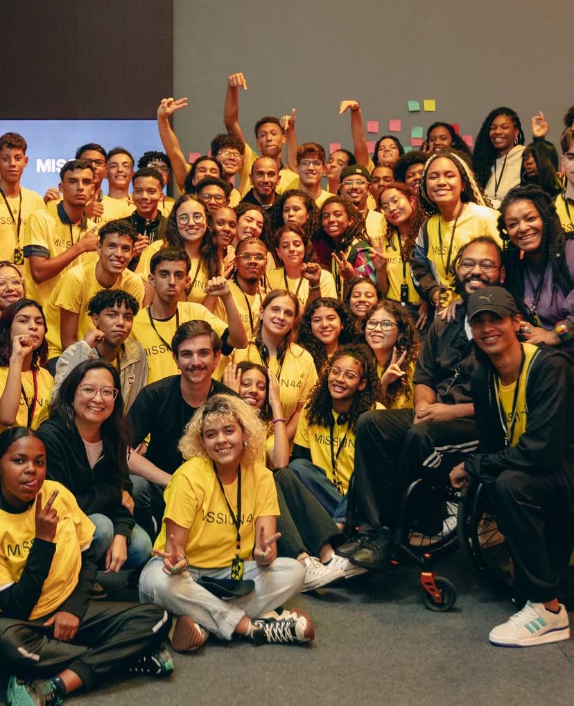 Lewis Hamilton lidera nova era de diversidade na Fórmula 1 2 Lewis Hamilton com brasileiros pela Mission 44