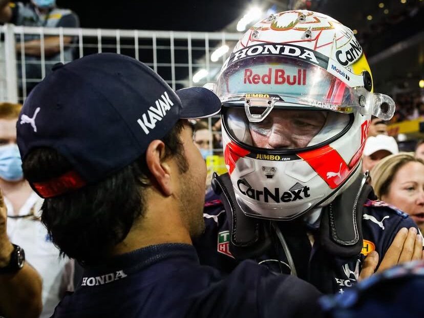 F1: “Adiós”, Checo Perez: Red Bull demite piloto com efeito imediato 1 Max Verstappen se despedindo de seu parceiro da Red Bull, Checo Pérez