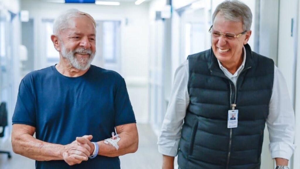 Lula caminha em hospital e planeja retorno à presidência 1 Lula 1