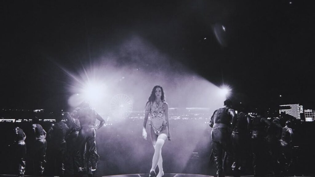 Katy Perry responde ao ódio com amor no álbum "143": Uma revolução musical 1 Katy Perry anuncia novas datas da "The Lifetimes Tour" para 2025.