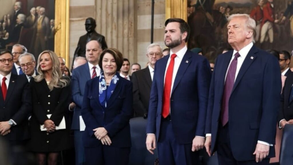 Trump assume a presidência dos EUA com promessas de grandes mudanças 1 Donald Trump e JD Vance.