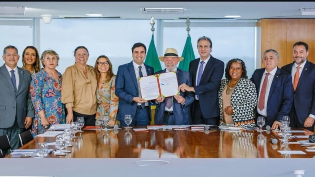 Lula sanciona lei que restringe uso de celulares nas escolas de todo o Brasil 1 Lula 1