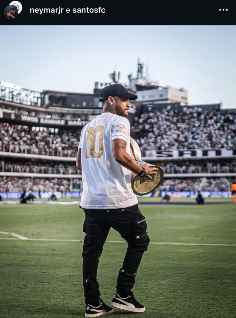 Neymar no Santos: o retorno do craque em 2025 1 Neymar com taça