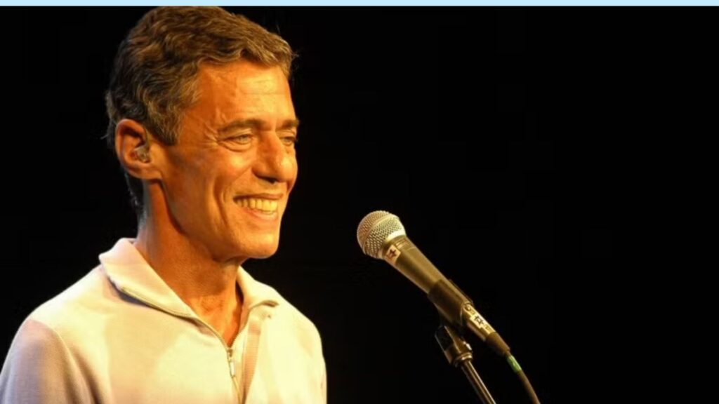 Celebrando o Dia do Compositor: Dulce María e os maiores nomes da música brasileira 4 compositor brasileiro Chico Buarque