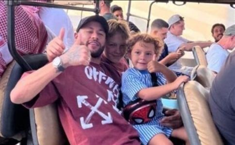 Grávidinha, Bruna Biancardi relaxa em parque de diversões com Neymar, Mavie e Davi Lucca na Arábia Saudita 1 image editor output image 585852001 17362961442295670110707316173443