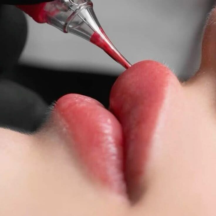 Micropigmentação labial: conheça a técnica que se popularizou e valoriza os lábios 1 Micropigmentação labial