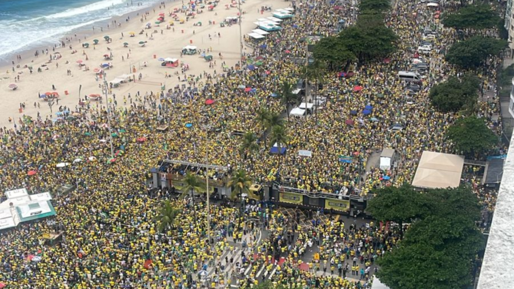 18 ou 400 mil? Quantas pessoas estavam no ato de Bolsonaro 1 pessoas