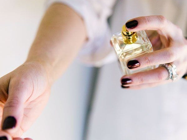 Perfume: 6 dicas de como aumentar o tempo de fixação na pele 1 perfume