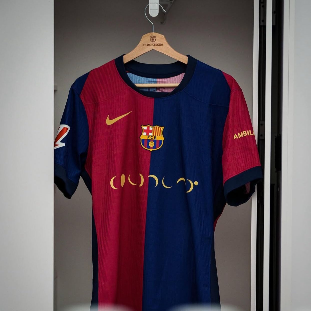 Barcelona lançará 6ª camisa especial em parceria com Travis Scott, diz jornal 1 Barcelona