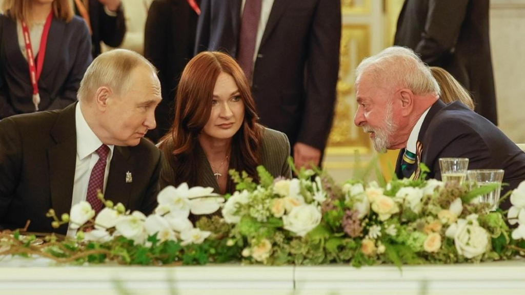 Lula pede a Putin pelo fim da guerra e retorno ao diálogo global 1 Lula pede a Putin pelo fim da guerra e retorno ao diálogo global