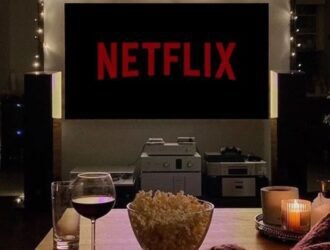 A nova IA da Netflix quer decidir o que você vai assistir e até como o filme termina