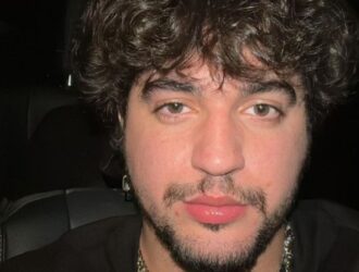 Pai de primeira viagem, Nattan adapta rotina de shows