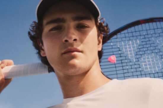 João Fonseca é confirmado em 2 torneios importantes nesta sexta-feira (20). O jovem tenista se prepara pra disputar Wimbledon 2025