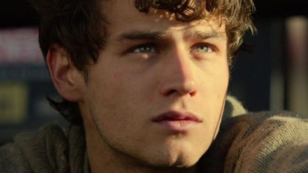 Brandon Flynn interpretou Justin Foley na série 13 Reasons Why. (Foto: reprodução/Pinterest)