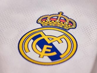 Real Madrid apresenta nova camisa principal para 2025/26 com homenagem ao reformado Bernabéu