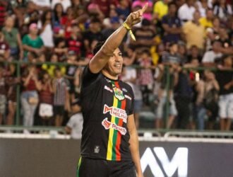 Lúcio, ex-capitão da seleção, recebe alta 3 semanas após acidente com lareira