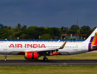 Avião com 242 pessoas cai na Índia poucos minutos após decolar