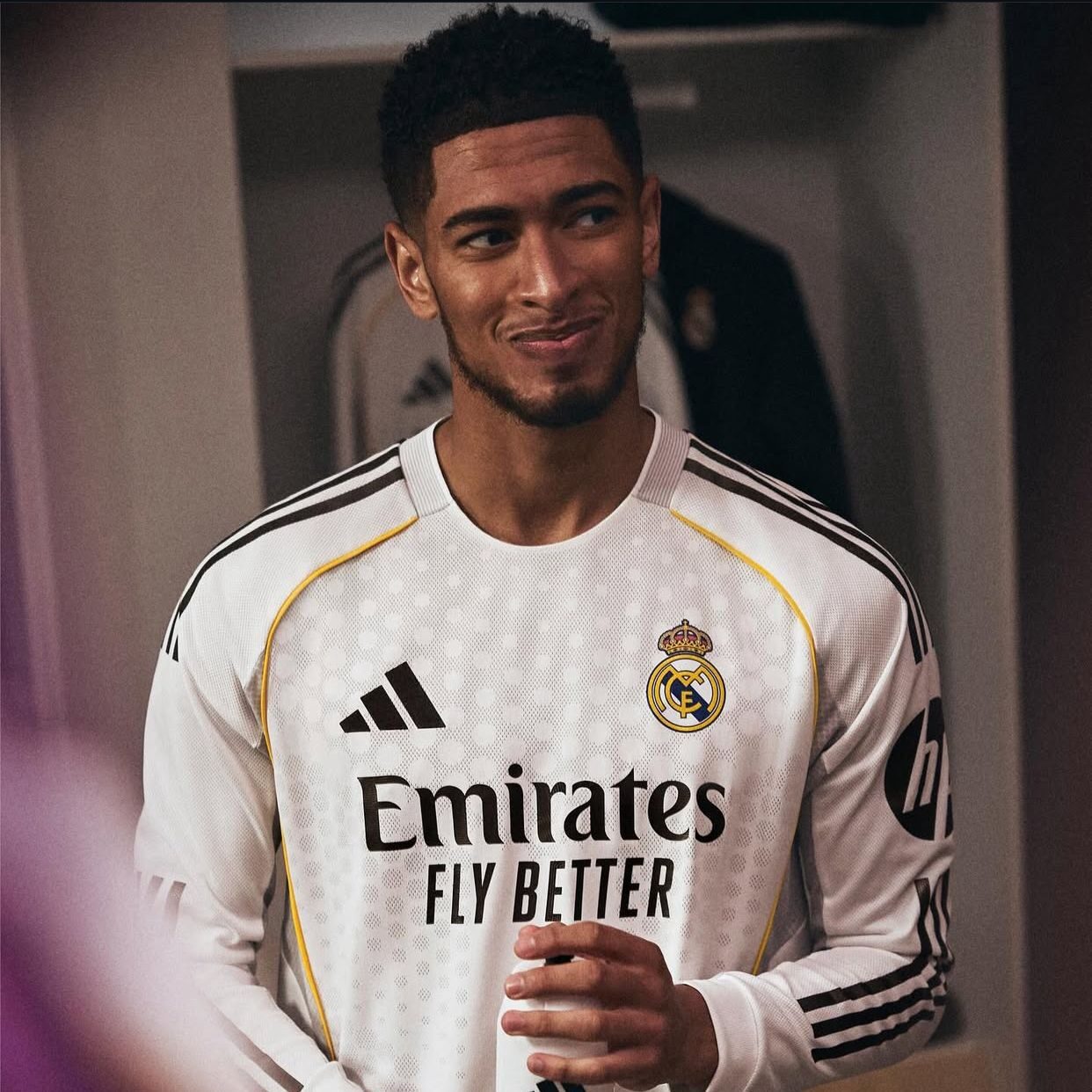 Real Madrid apresenta nova camisa principal para 2025/26 com homenagem ao reformado Bernabéu