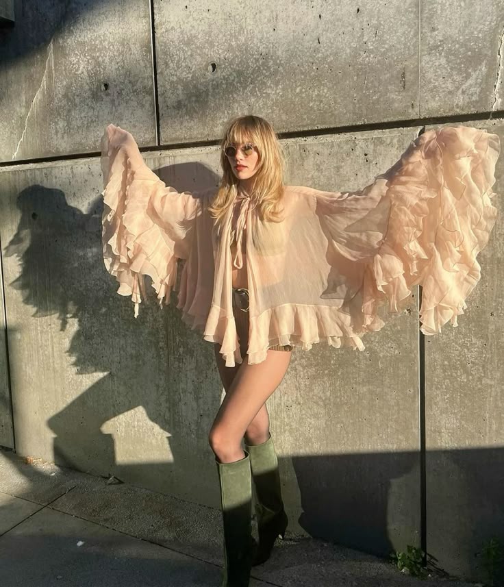 Suki Waterhouse