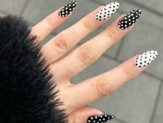 Poá: a estampa agora chegou às unhas em 2025