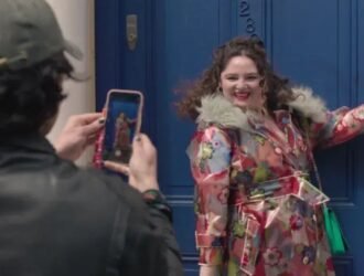 “Too Much”: como o figurino sentimental de Jessica transforma autoconfiança em estilo