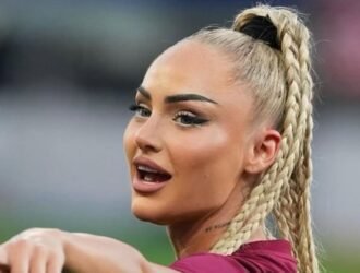Alesha Lehmann em partida de futebol