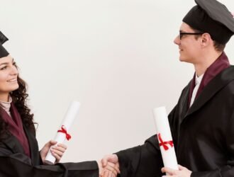 Diploma digital é o novo padrão: saiba o que muda para estudantes e instituições