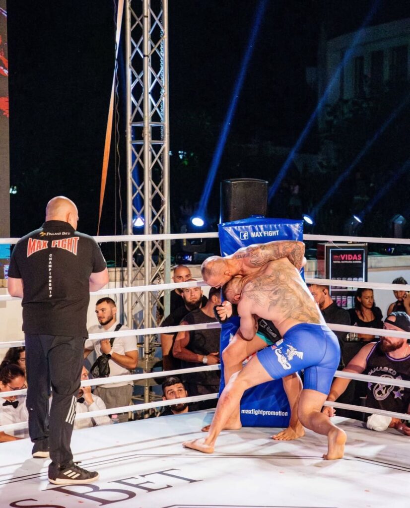 Georgi arranca parte da orelha de rival durante luta no Max Fighting 62