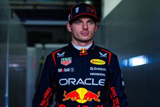 Max Verstappen permanece na Red Bull em 2026 após cumprir cláusula