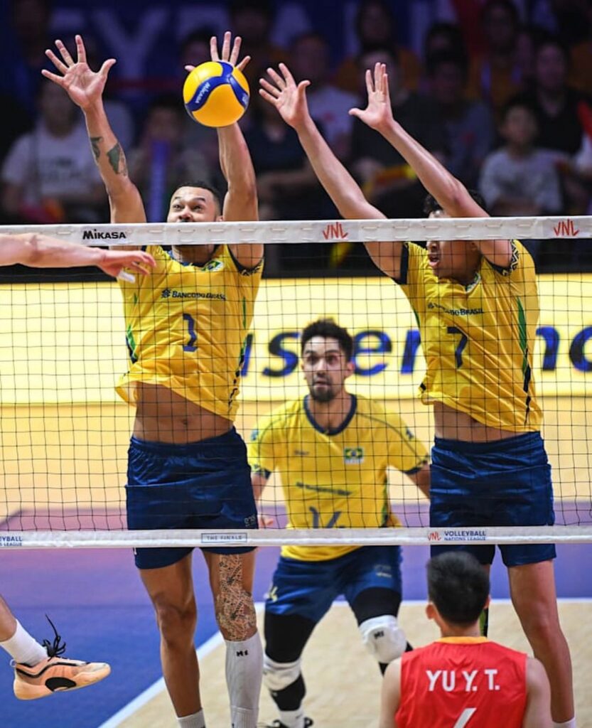 Brasil supera a China de virada e garante vaga na semifinal da Liga das Nações 2025