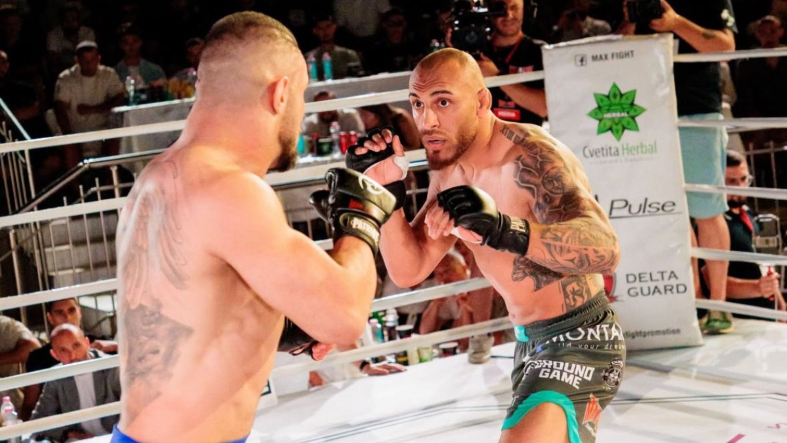 Lutador arranca parte da orelha de rival durante luta no Max Fighting 62