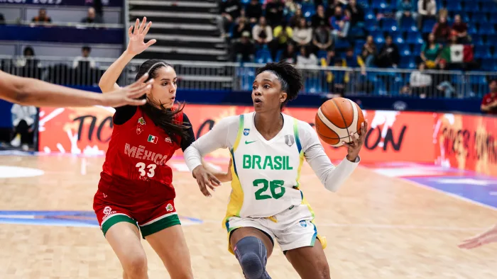 Vitória Marcelino, ala da seleção brasileira de basquete, no jogo contra o Méxicon na Americup 2025. (Foto: reprodução/FIBA Basketball)