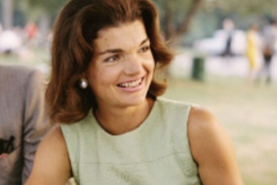 Truques de estilo da Jackie Kennedy que ainda são tudo