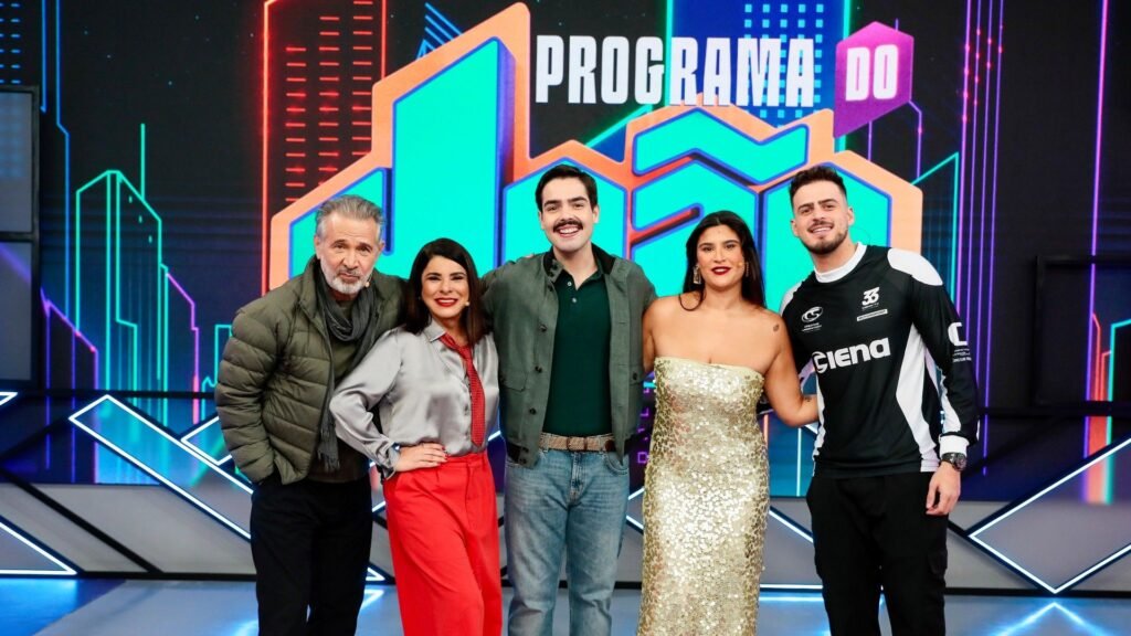 "Duelo de Gerações"com Nelson Freitas, Mara Maravilha, Giulia Costa e Jon Vlogs. (Foto: Rogério Pallata/SBT)