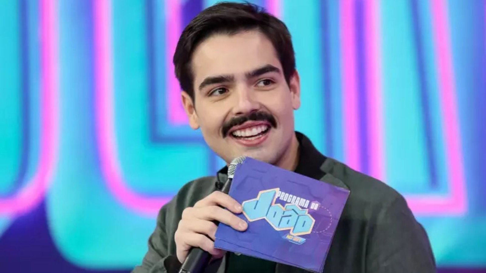 João Silva leva o SBT ao 2º lugar no Ibope e conquista público da madrugada