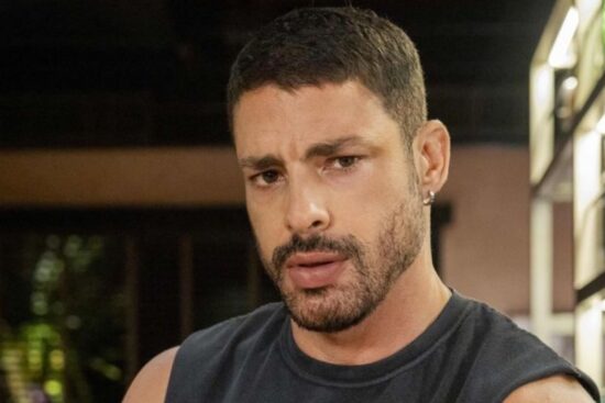 Cauã Reymond aposta em visual retrô para viver César Ribeiro em "Vale Tudo"