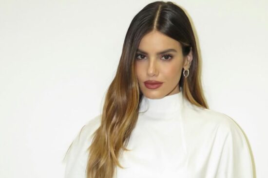 Camila Queiroz negocia protagonizar nova trama de Walcyr Carrasco na Globo