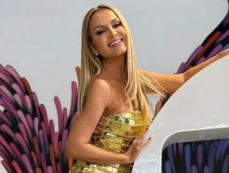 Eliana na gravação da vinheta da Globo