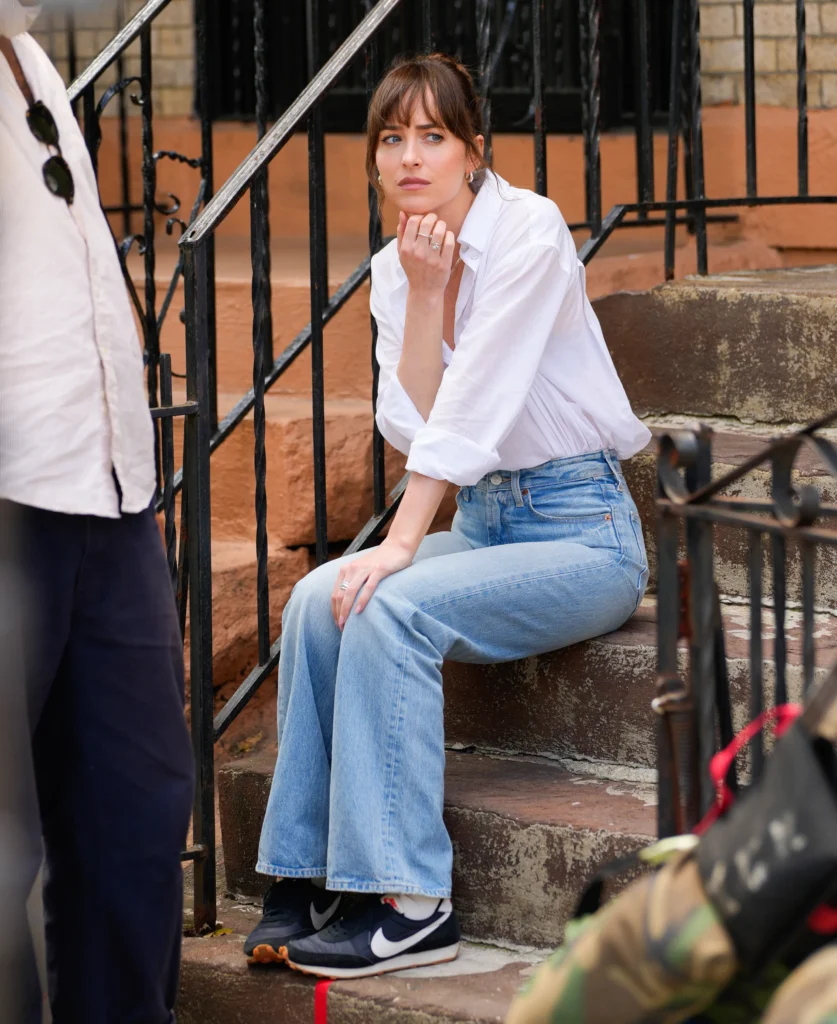 Dakota Johnson em "Amores Materialistas"
